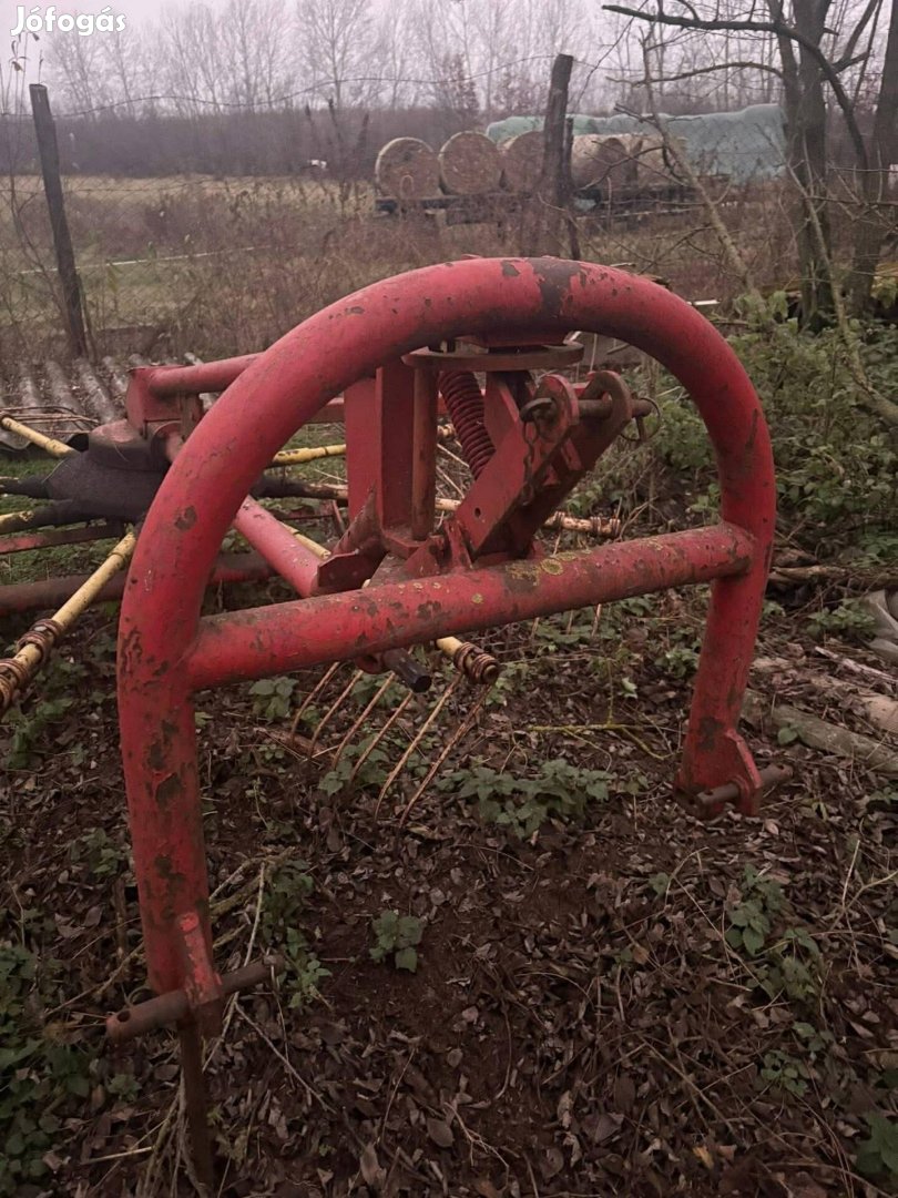 Eladó 280-as kardános rendsodró