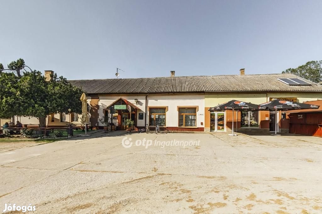 Eladó 280 nm-es kocsma Dávod