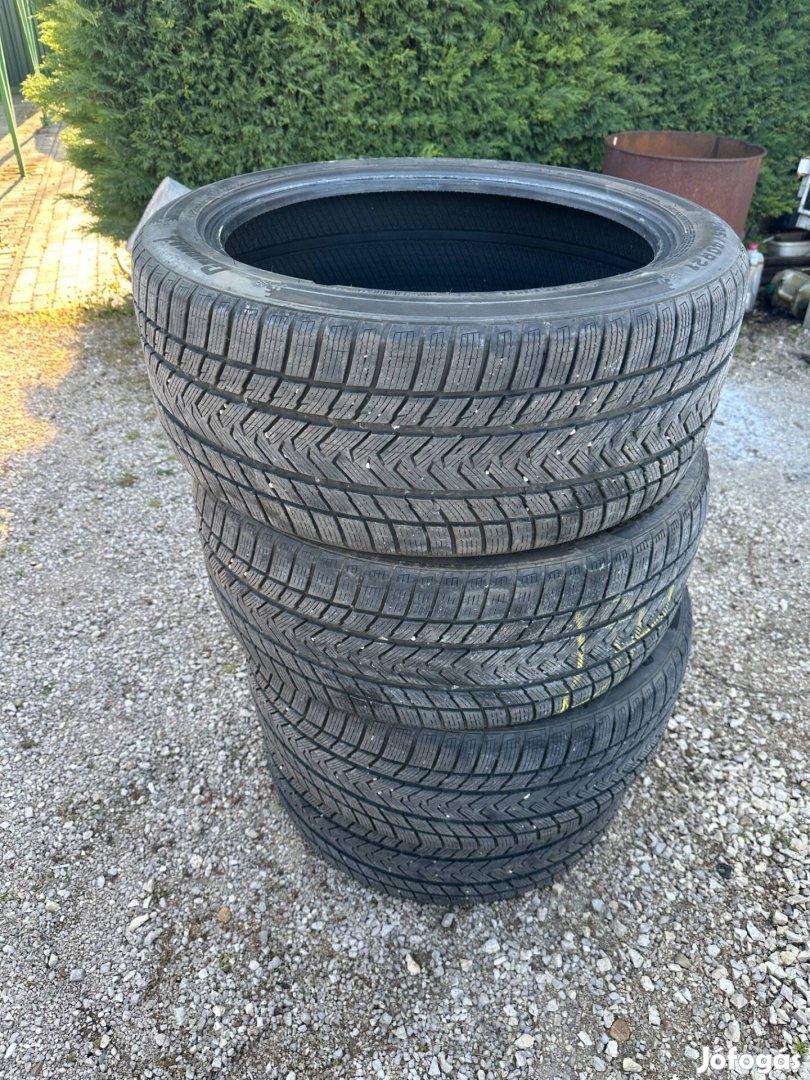 Eladó 285/40 r21 Gumiabroncs garnitúra