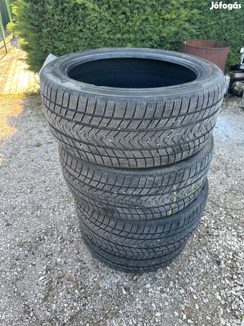 Eladó 285/40 r21 gumiabroncs garnitúra