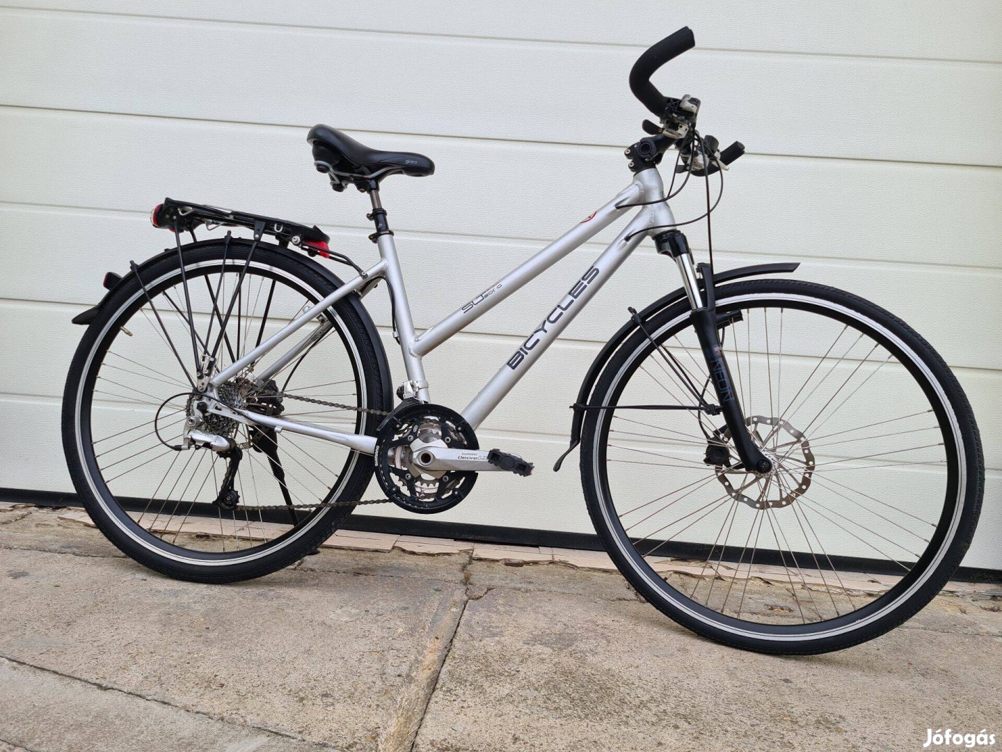 Eladó 28" hidrofékes női cross trekking kerékpár