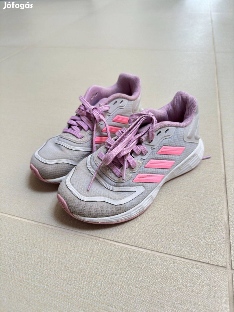 Eladó 28-as adidas cipő lány