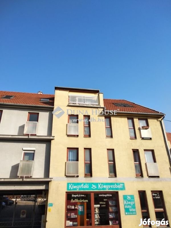 Eladó 29 nm-es lakás Pécs