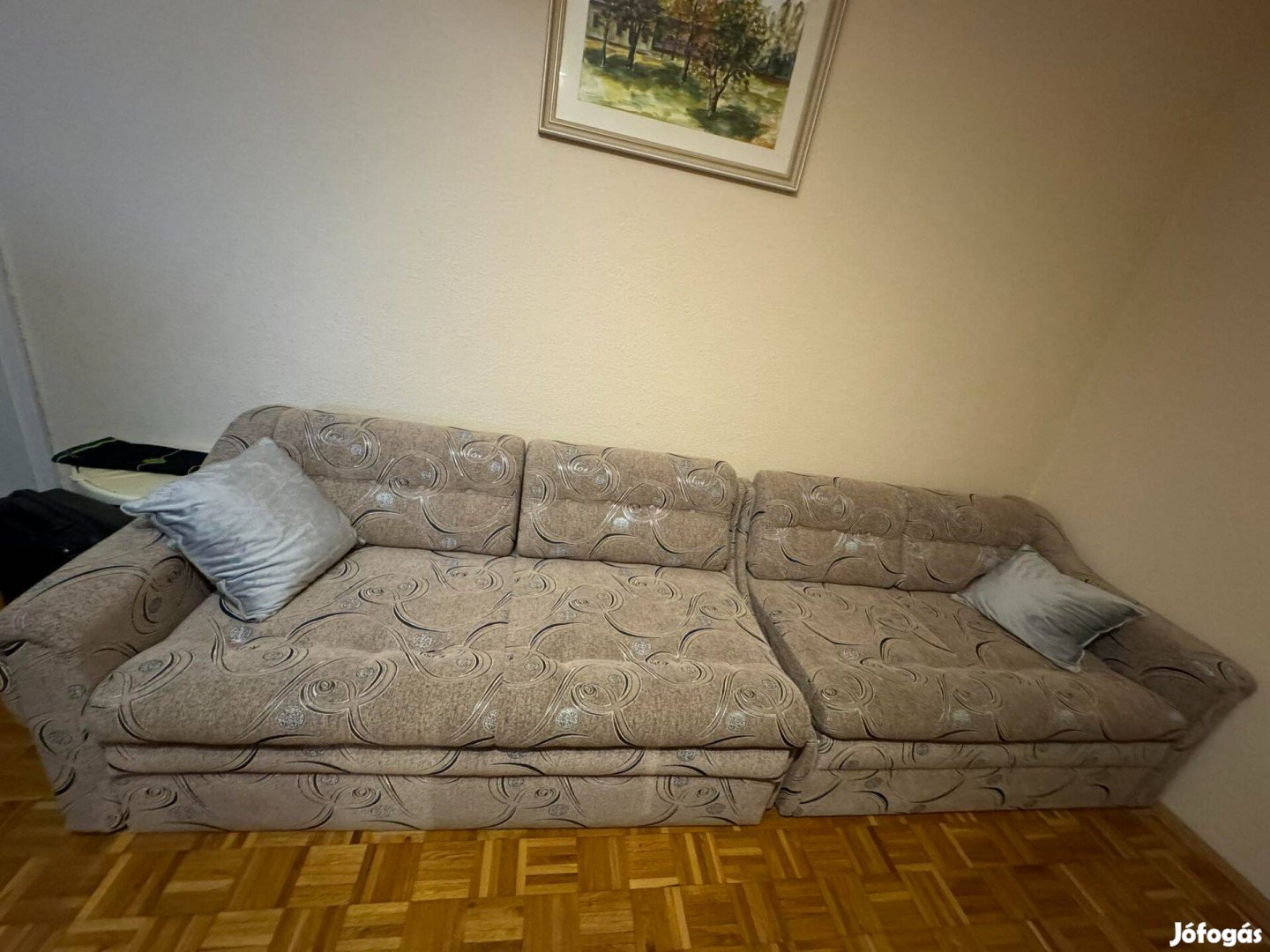 Eladó 2+2-es ágyazható kanapé fotellel