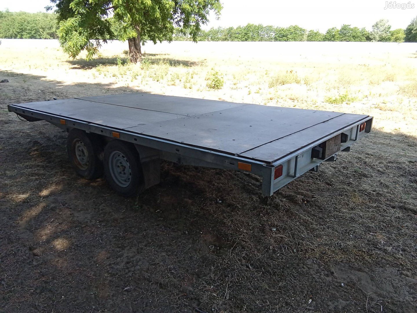 Eladó 2,5 T összsúlyú nagyméretű utánfutó