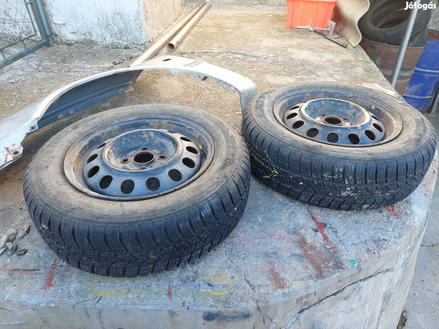 Eladó 2 darab téli gumi, 2000 Ft / Darab