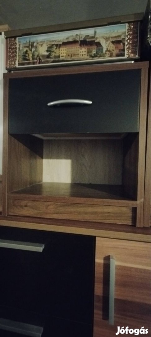 Eladó 2 db ejjeliszekrények