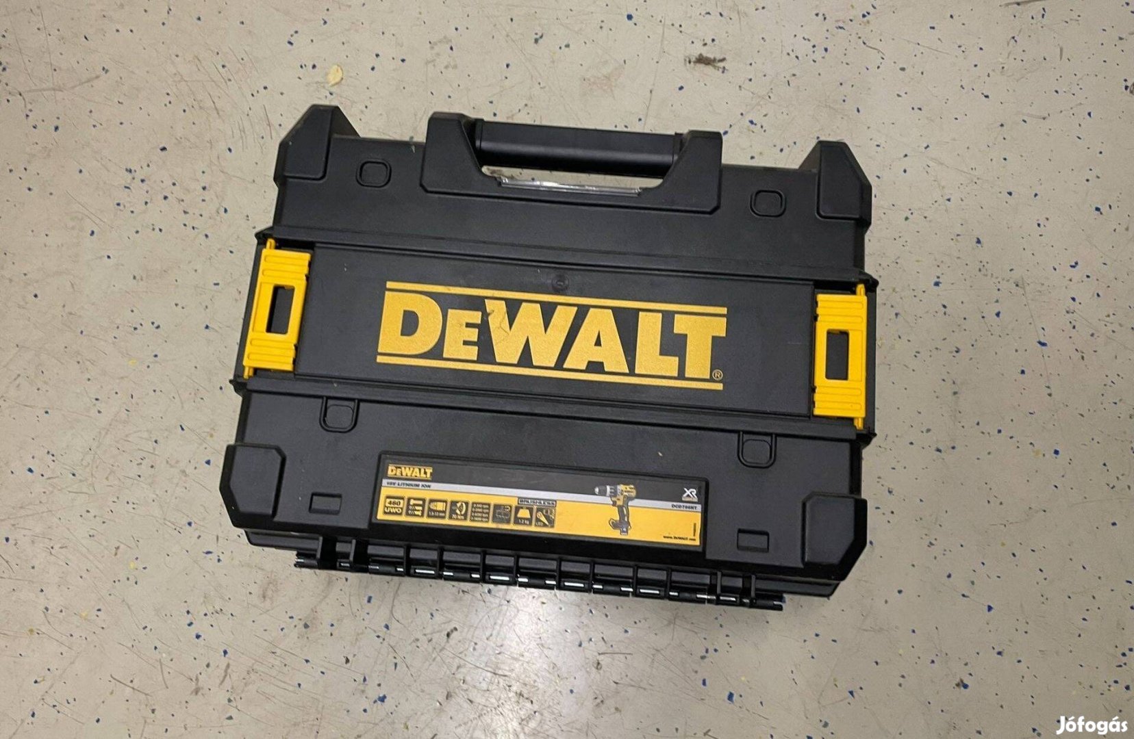 Eladó 2 db gyári Dewalt koffer!