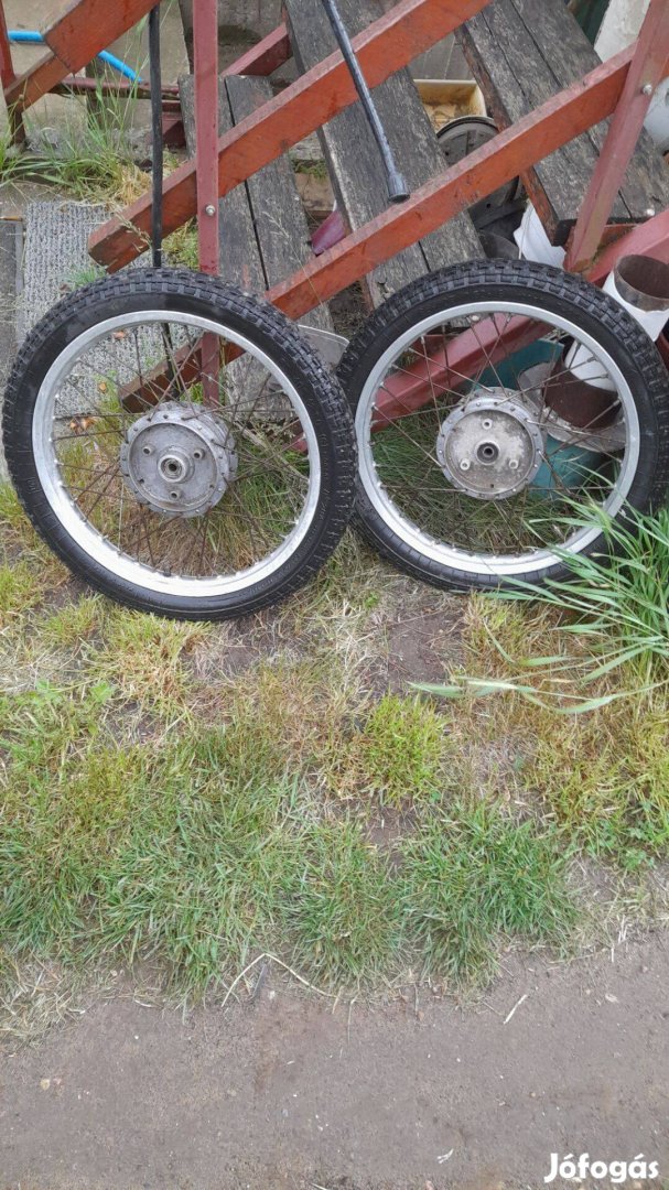 Eladó 2 db jó állapotú Simson kerék