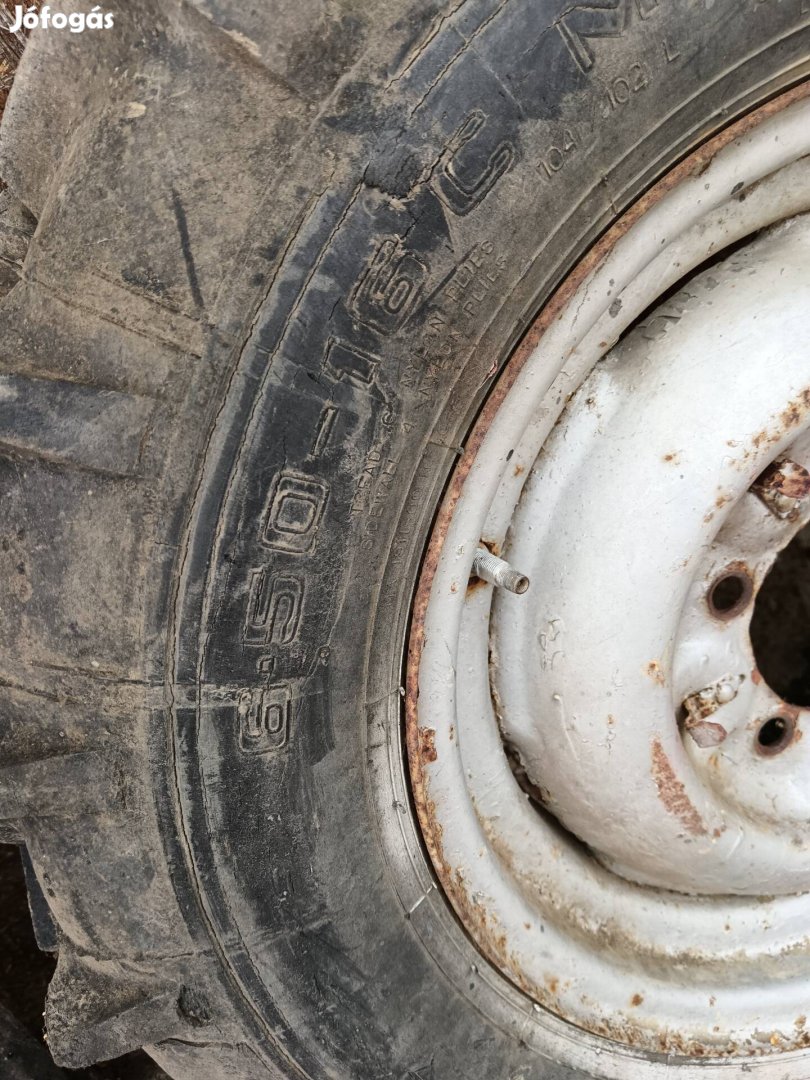 Eladó 2 db traktor mintás gumi Zuk felnin 