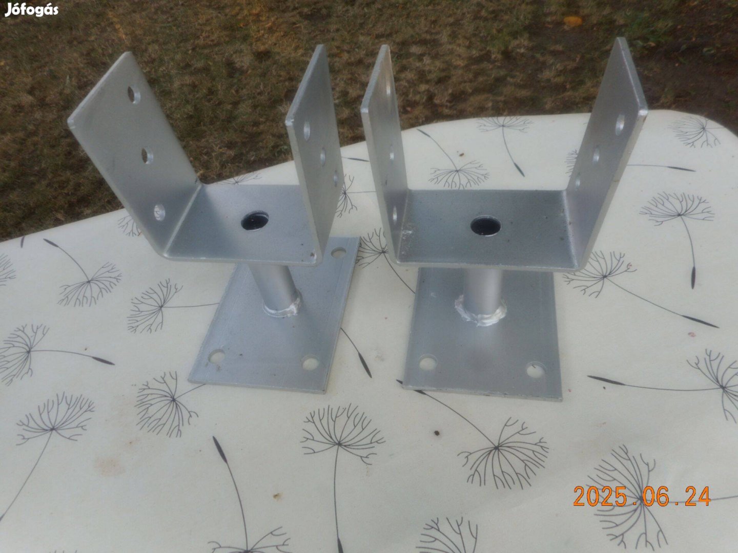 Eladó 2 db új oszloptartó vas