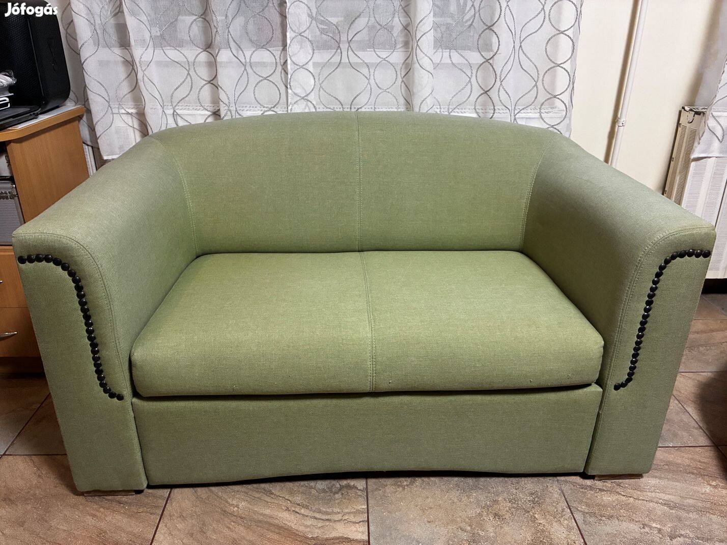 Eladó 2 és 3 személyes kanapé, ágyazható