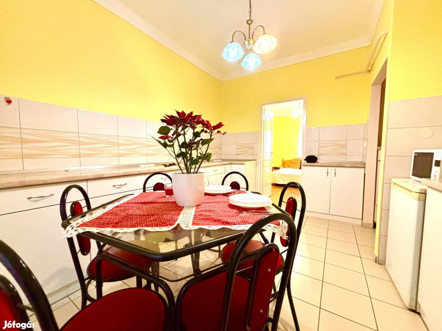 Eladó 2 szobás, bútorozott lakás Debrecen belvárosában!