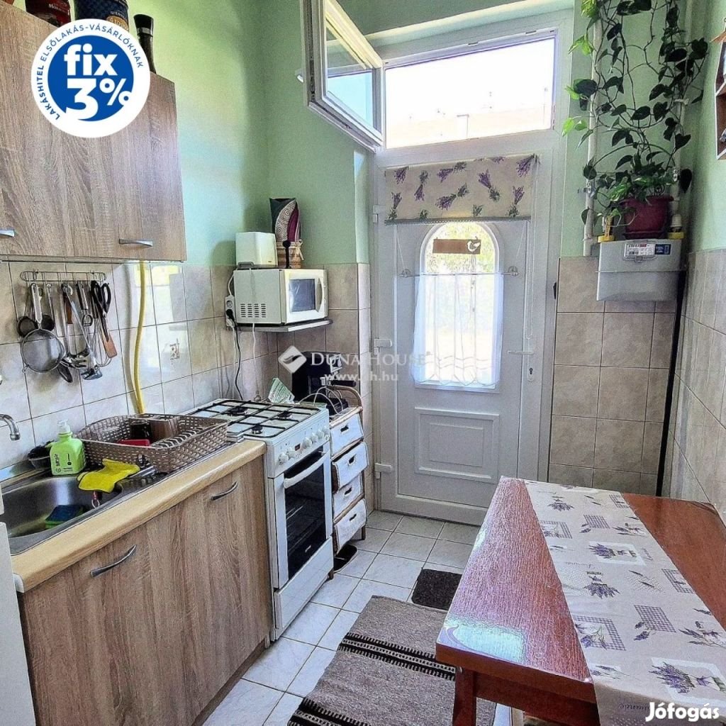Eladó 2 szobás, kertkapcsolatos lakás, Budapest 4. ker.