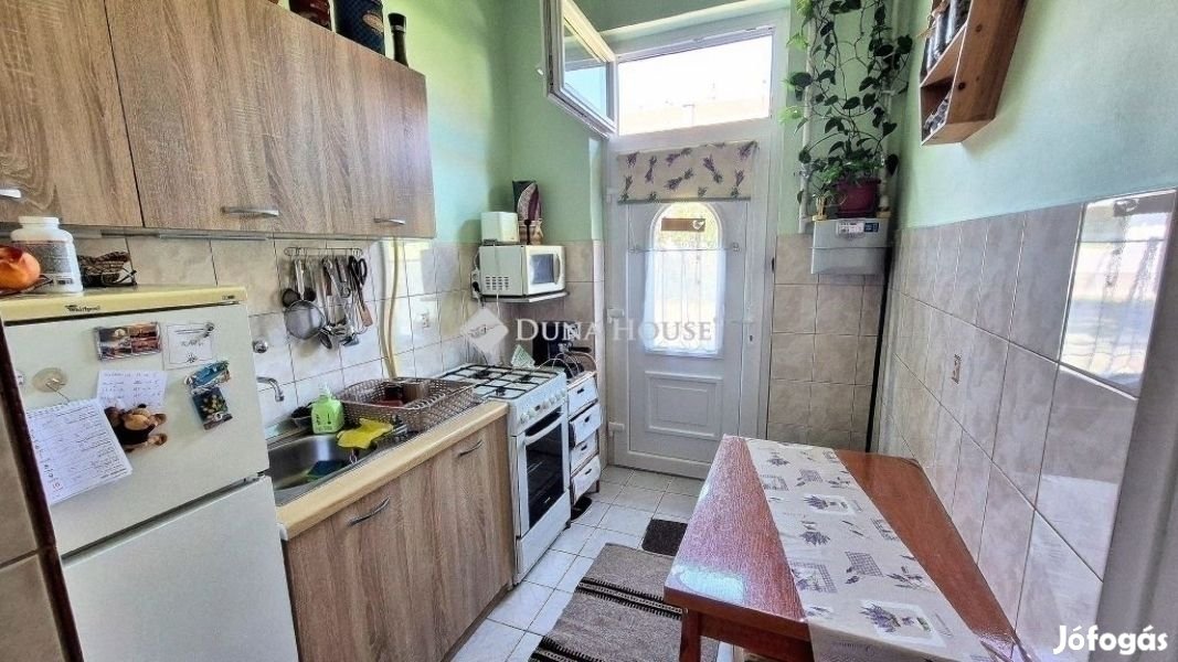 Eladó 2 szobás, kertkapcsolatos lakás, Budapest 4. ker.