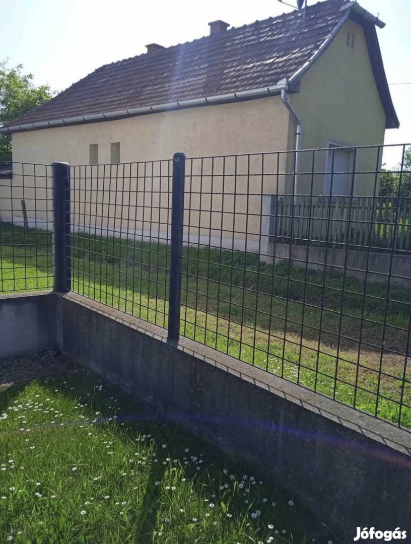 Eladó 2 szobás családiház