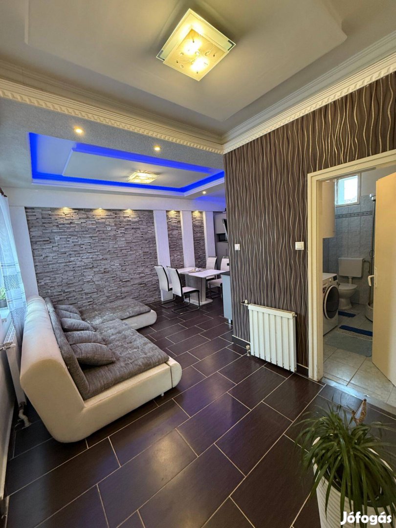 Eladó 2 szobás összkonfortos családi ház Apc-on! H-tarifa