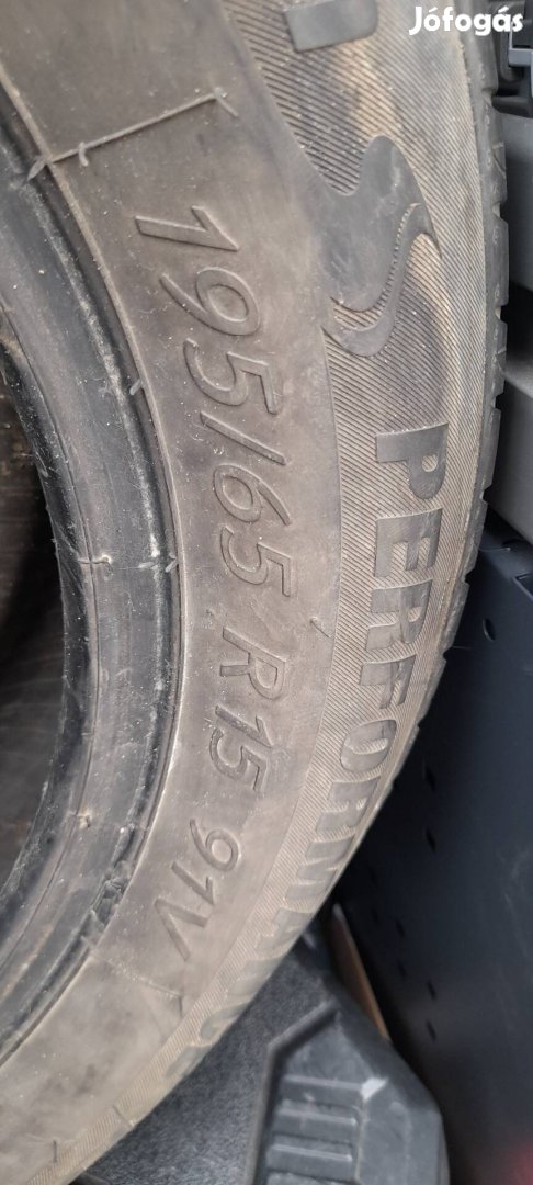Eladó 2db 195/65 r15 nyári gumi