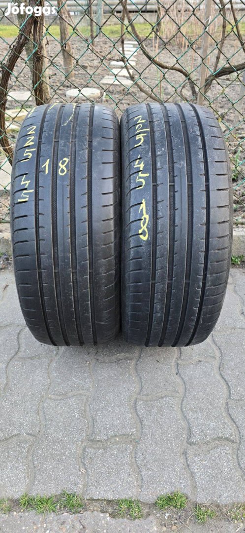 Eladó 2db 225/45R18 Goodyear Eagle F1 Nyári Gumi!