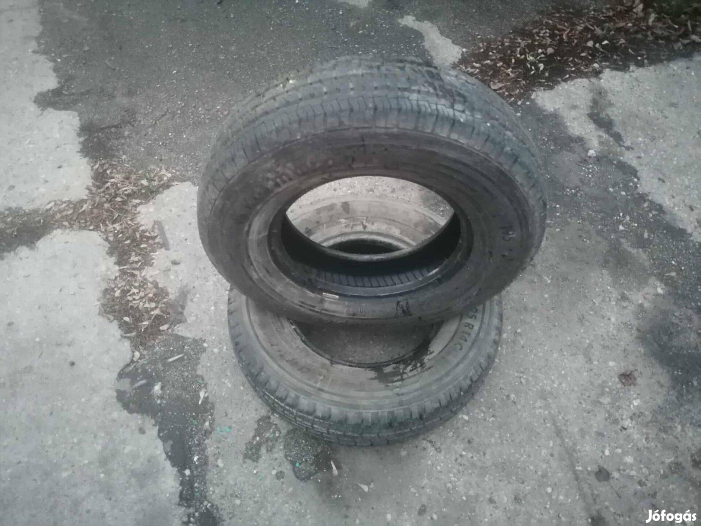 Eladó 2db. 195R14C. 14C nyári gumi