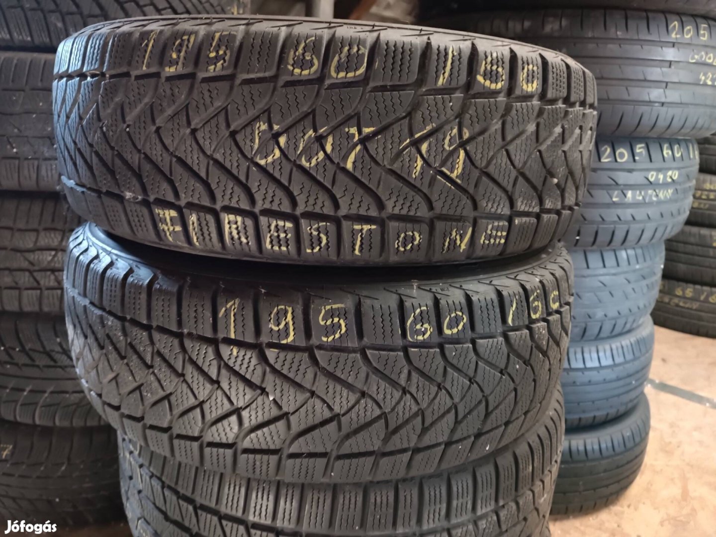 Eladó 2db téli 195/60 R16C Firestone kisteherautó gumik winterhawk C