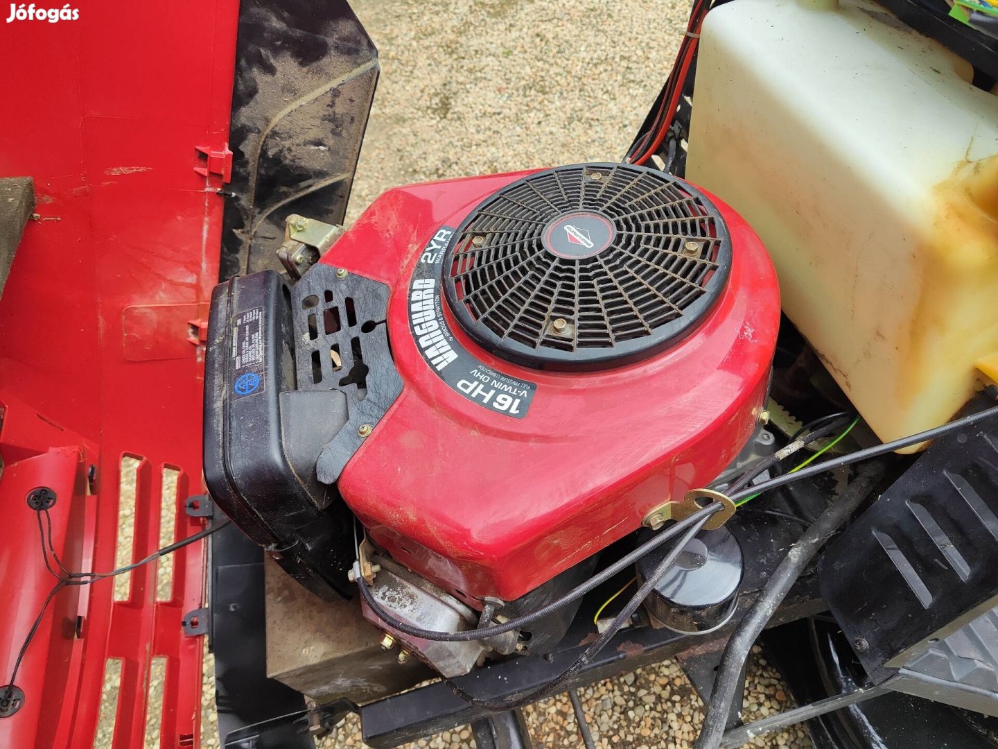 Eladó 2hengeres fűnyíró traktor 