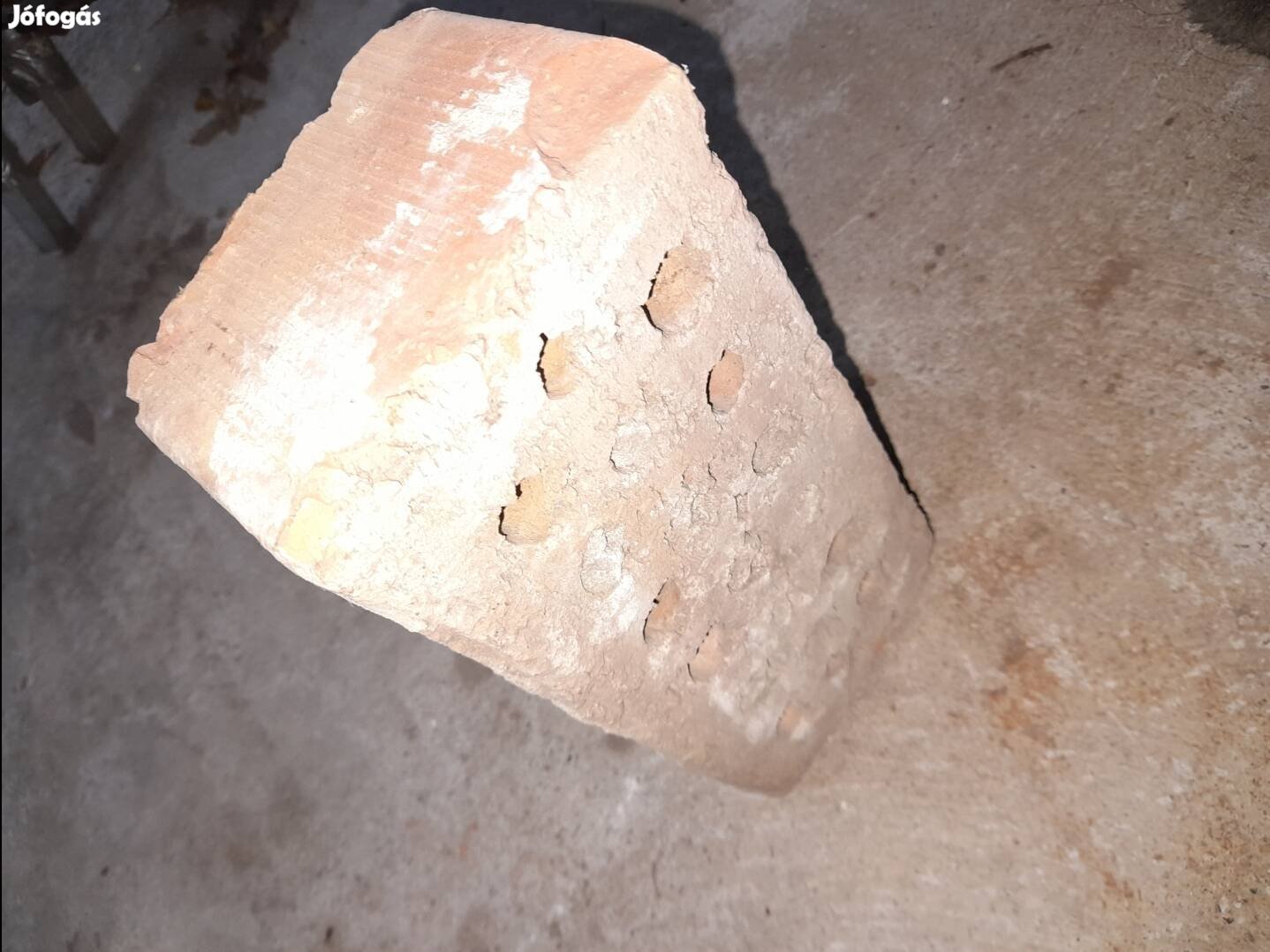 Eladó 300 db pucolt bontott kisméretű tégla