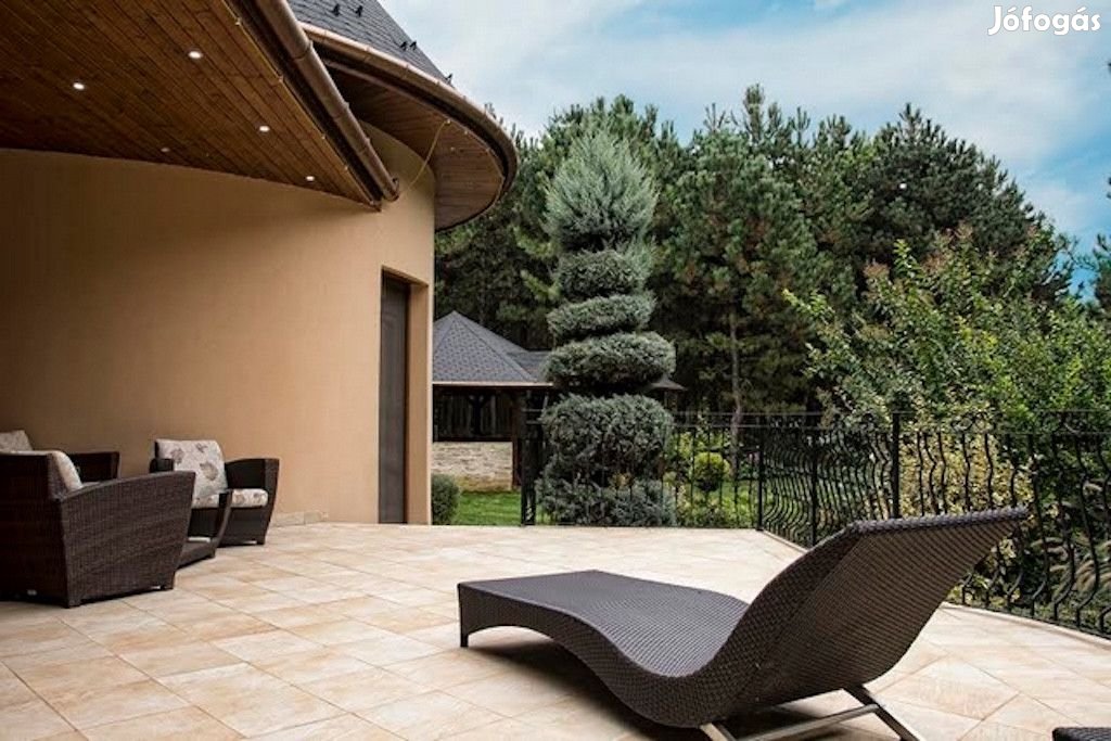 Eladó 300 nm-es Felújított Családi ház Kecskemét