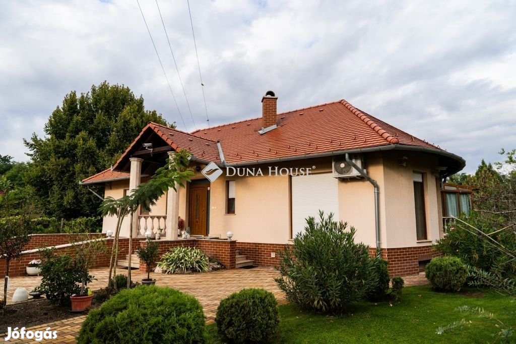 Eladó 300 nm-es ház Kecskemét