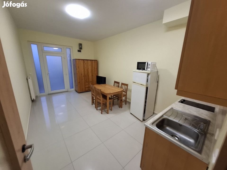 Eladó 32 nm-es Felújított tégla lakás Hajdúszoboszló