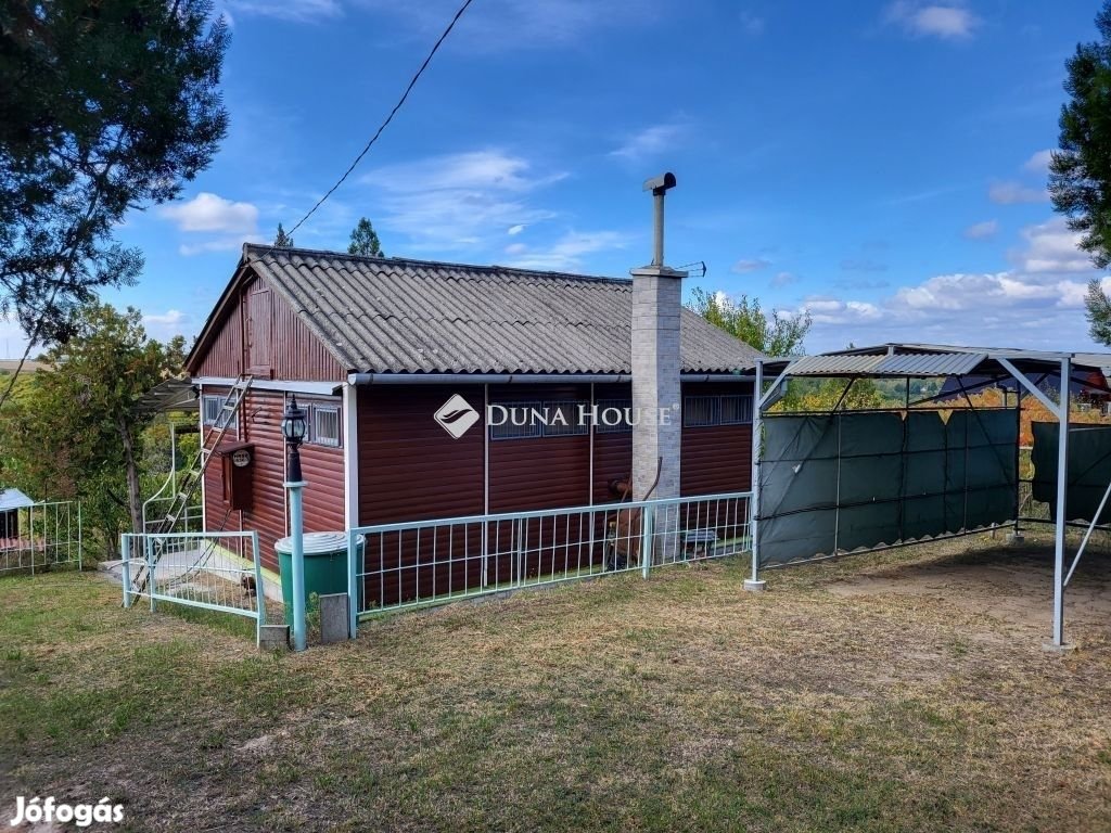Eladó 32 nm-es ház Adony