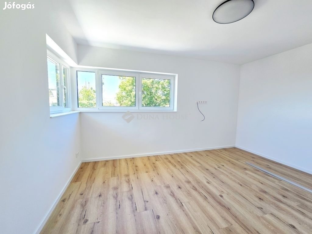 Eladó 32 nm-es lakás Pécs