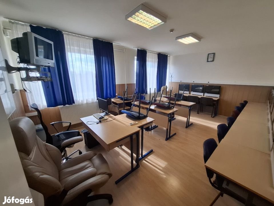 Eladó 330 nm-es Azonnali iroda Balmazújváros