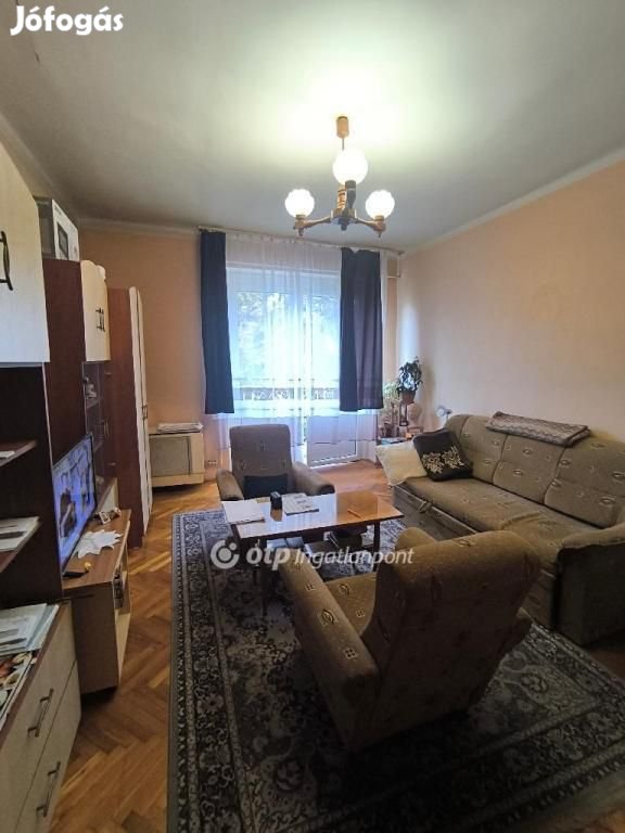 Eladó 33 nm-es lakás Salgótarján