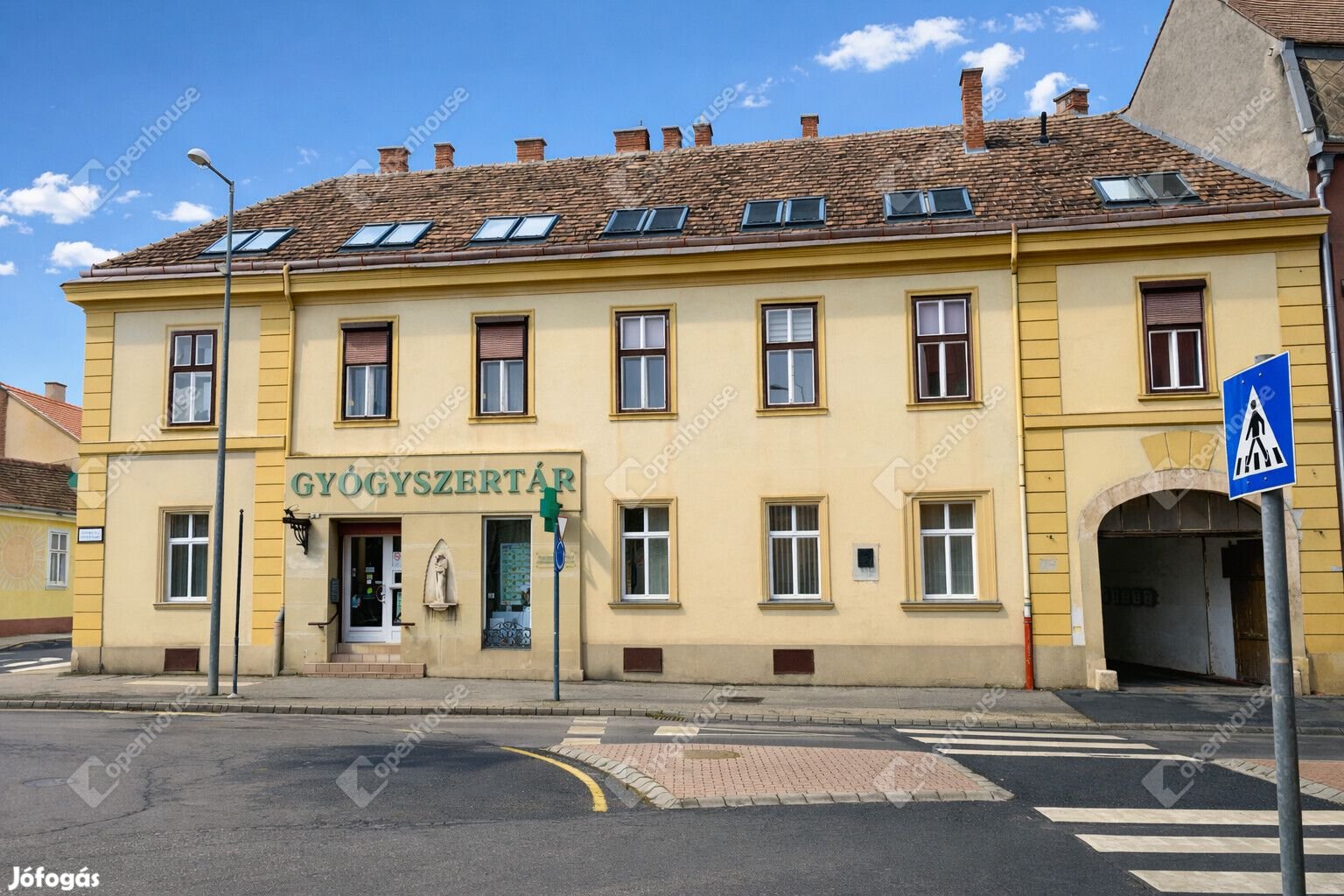 Eladó 33 nm-es lakás Sopron