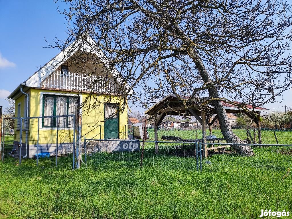 Eladó 34 nm-es ház Győr
