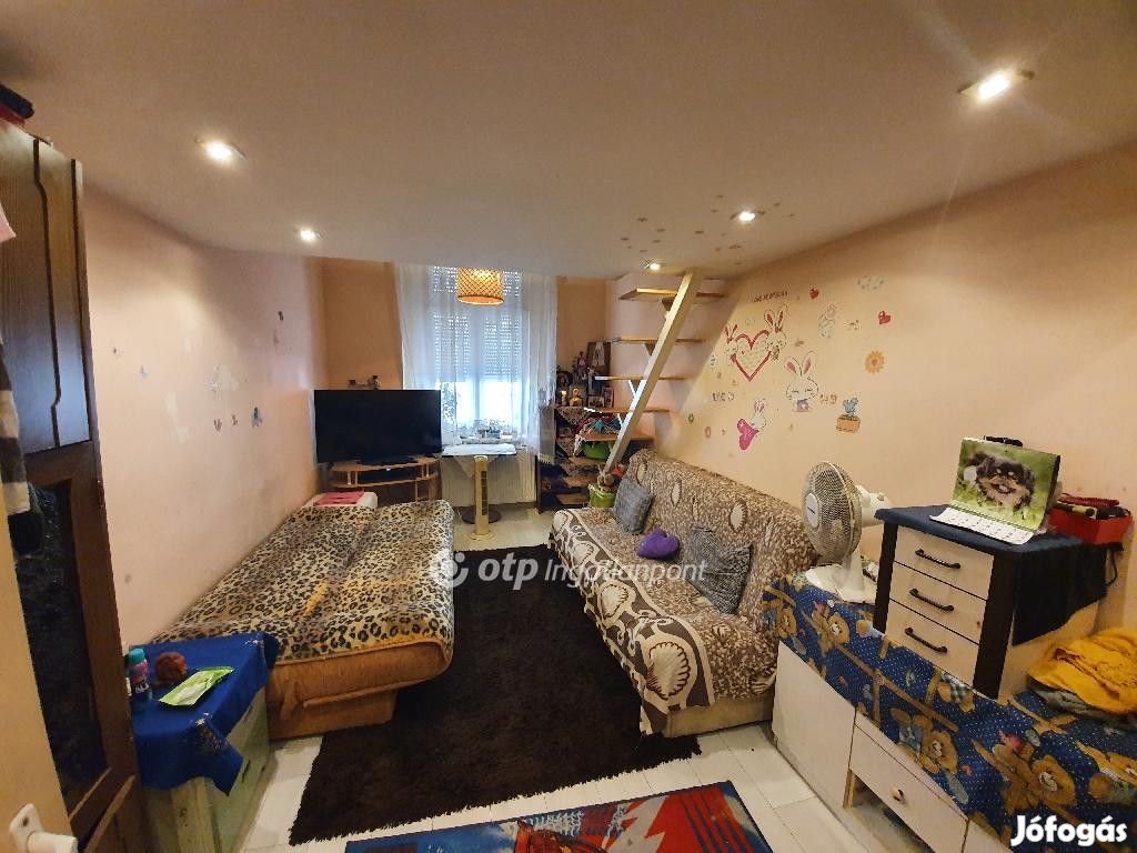 Eladó 34 nm-es tégla lakás Budapest VIII. kerület Kálvária tér