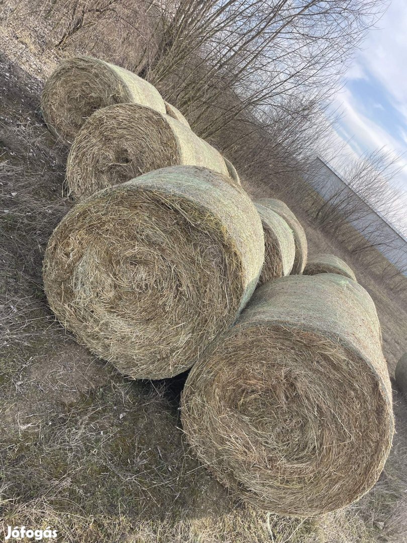 Eladó 38 db széna