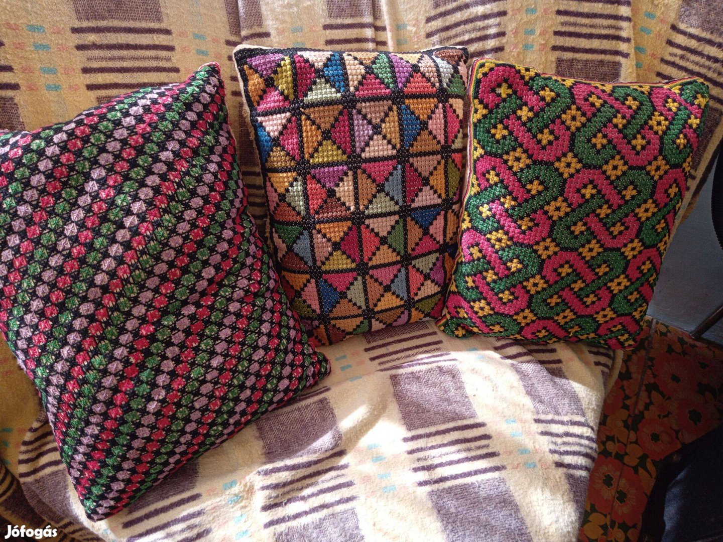 Eladó 3 darab díszpárna