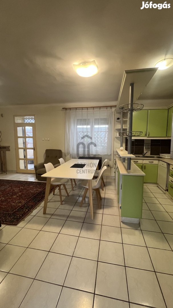 Eladó 3 generációs, 3 szintes, 6 szobás, 3 fürdőszobás havi