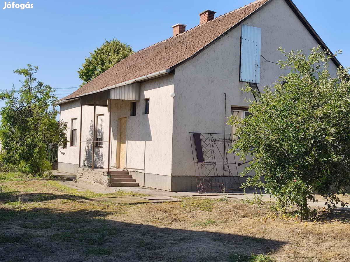 Eladó 3 szobás családi ház Kiskörén