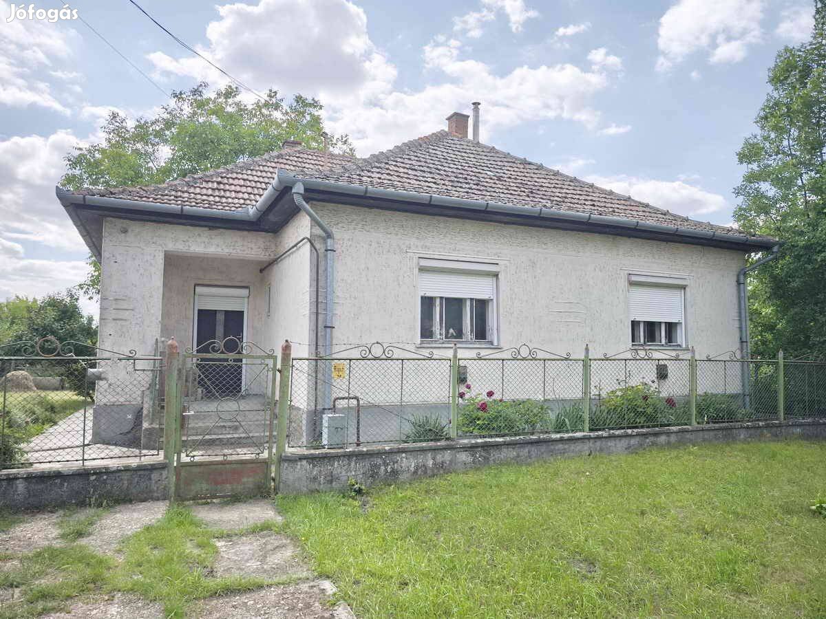 Eladó 3 szobás családi ház Sarudon