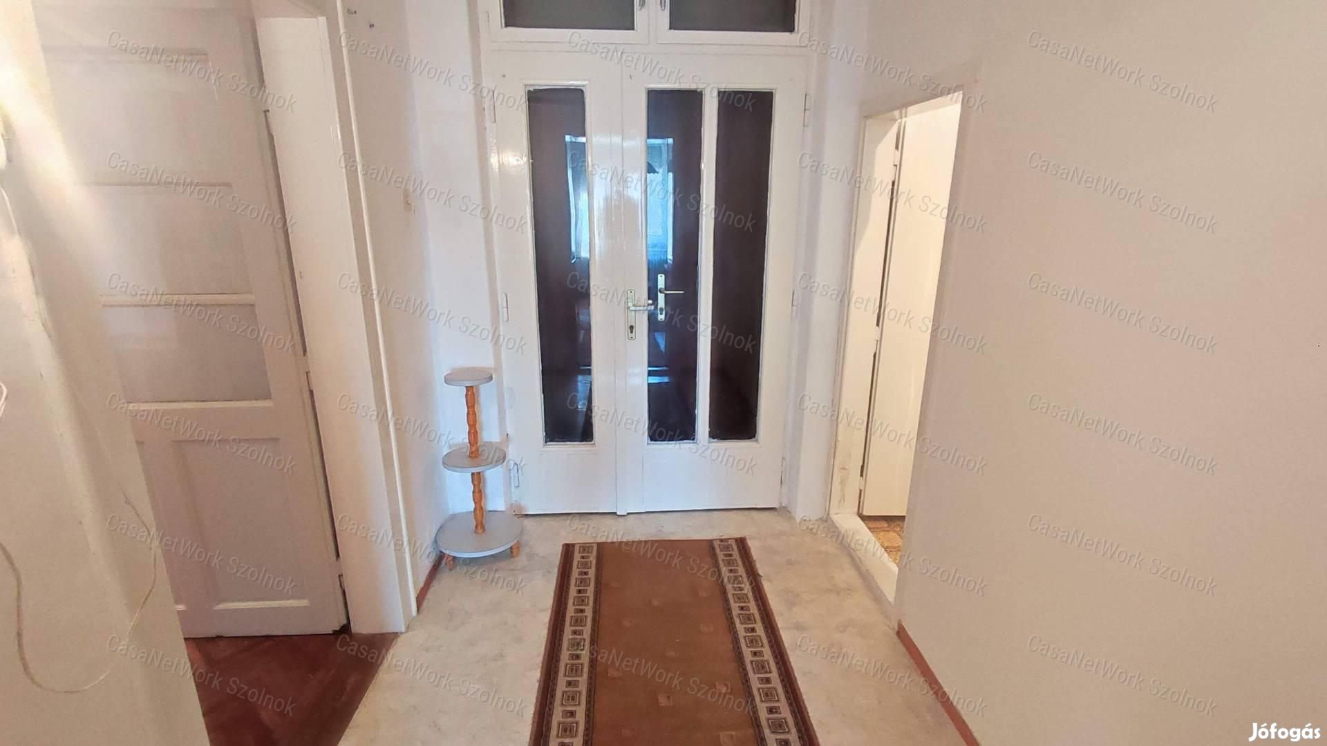 Eladó 3 szobás családi ház Szandaszőlős központjában!
