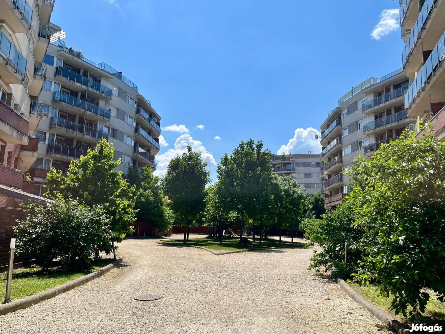 Eladó 3 szobás lakás a Rákóczi ligetben autóbeállóval