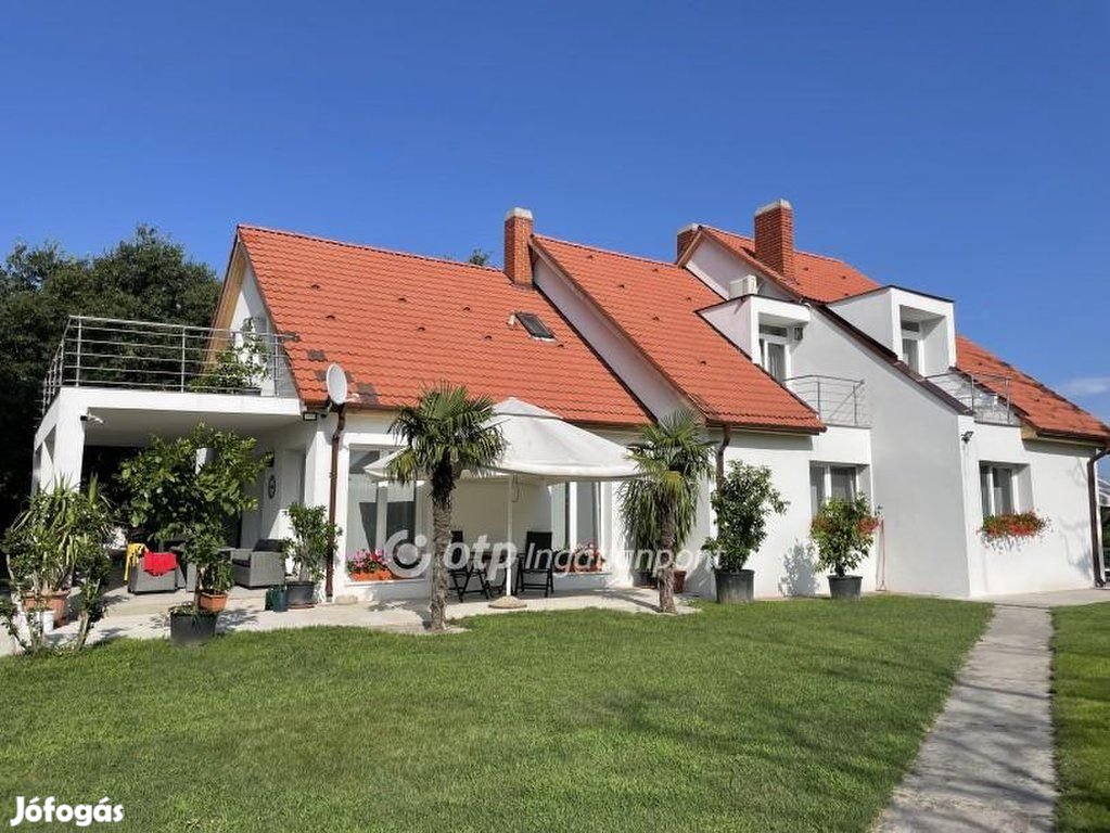 Eladó 400 nm-es ház Balatonboglár