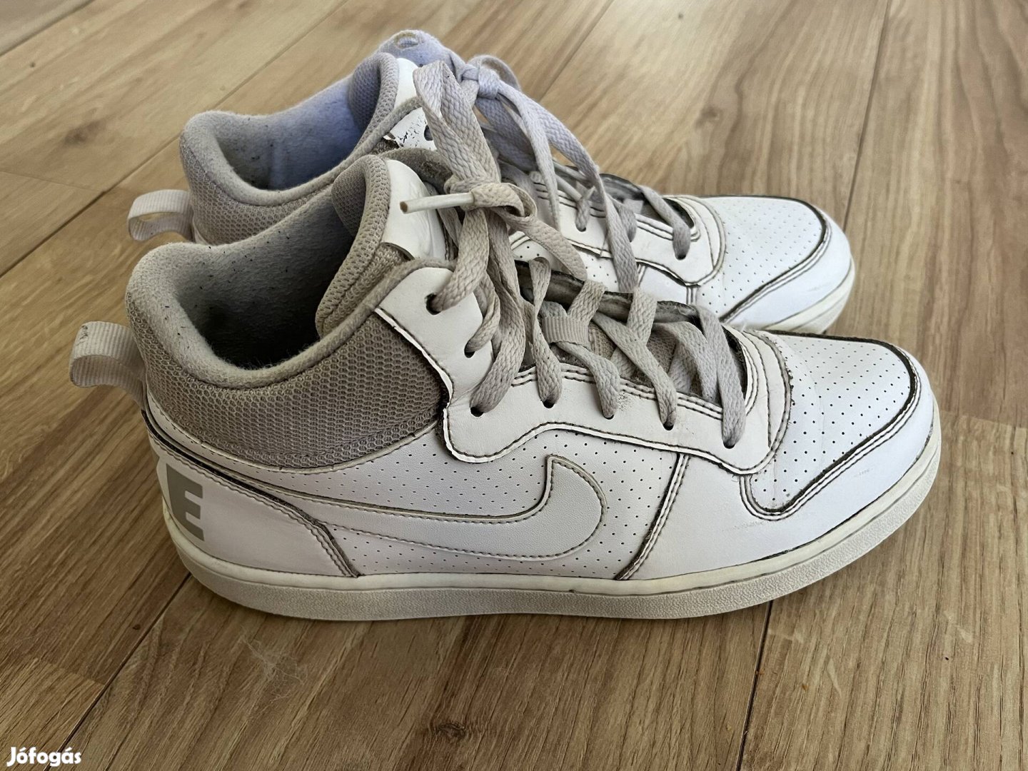Eladó 40-es Nike cipő