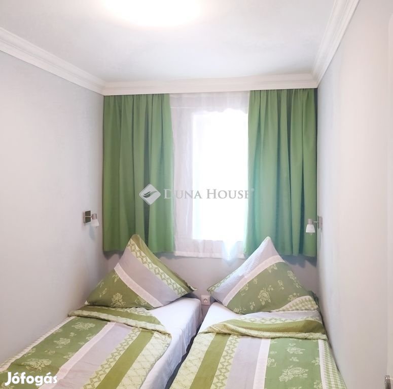 Eladó 40 nm-es lakás Harkány