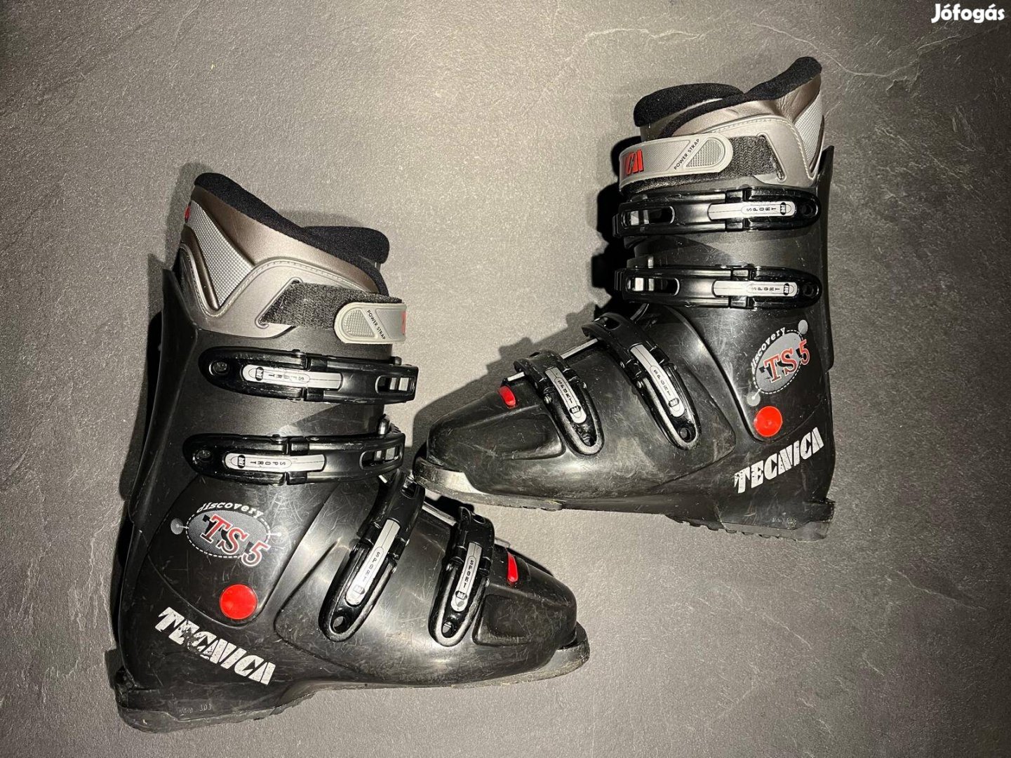 Eladó 41-es méretű 303 mm talphossz Tecnica sícipő
