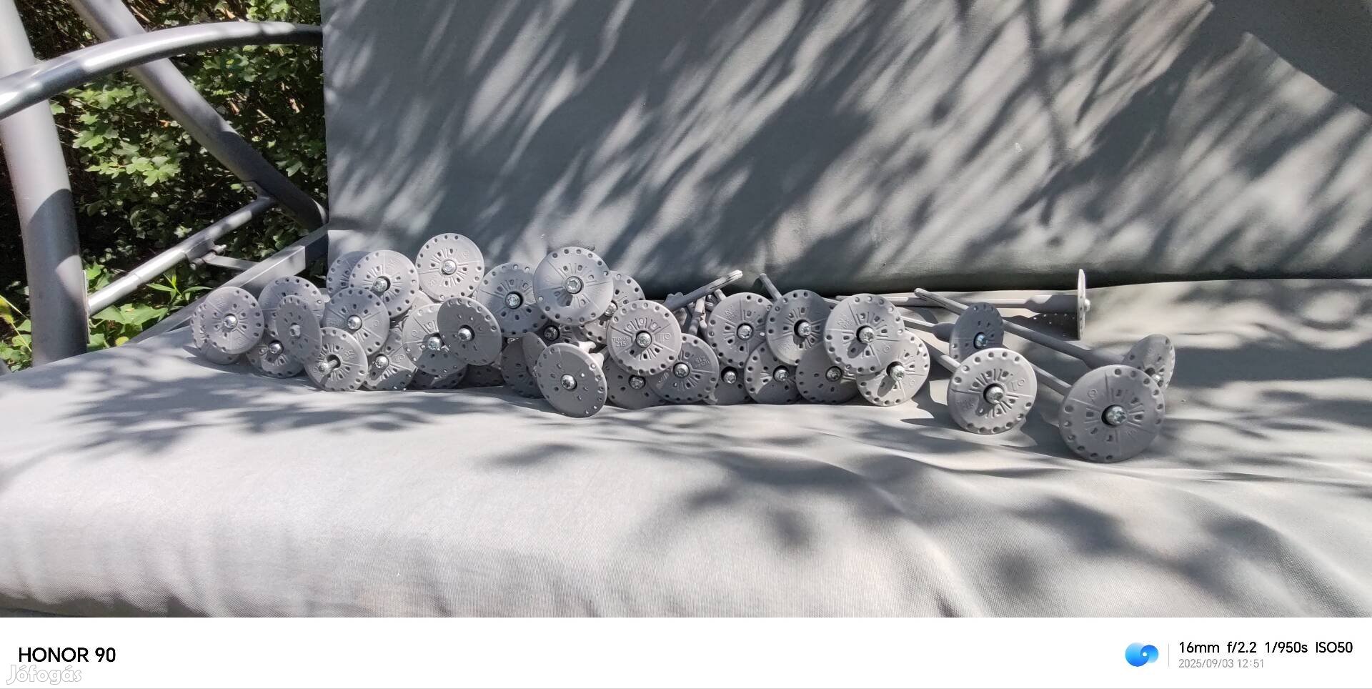 Eladó 43 db  dübel 