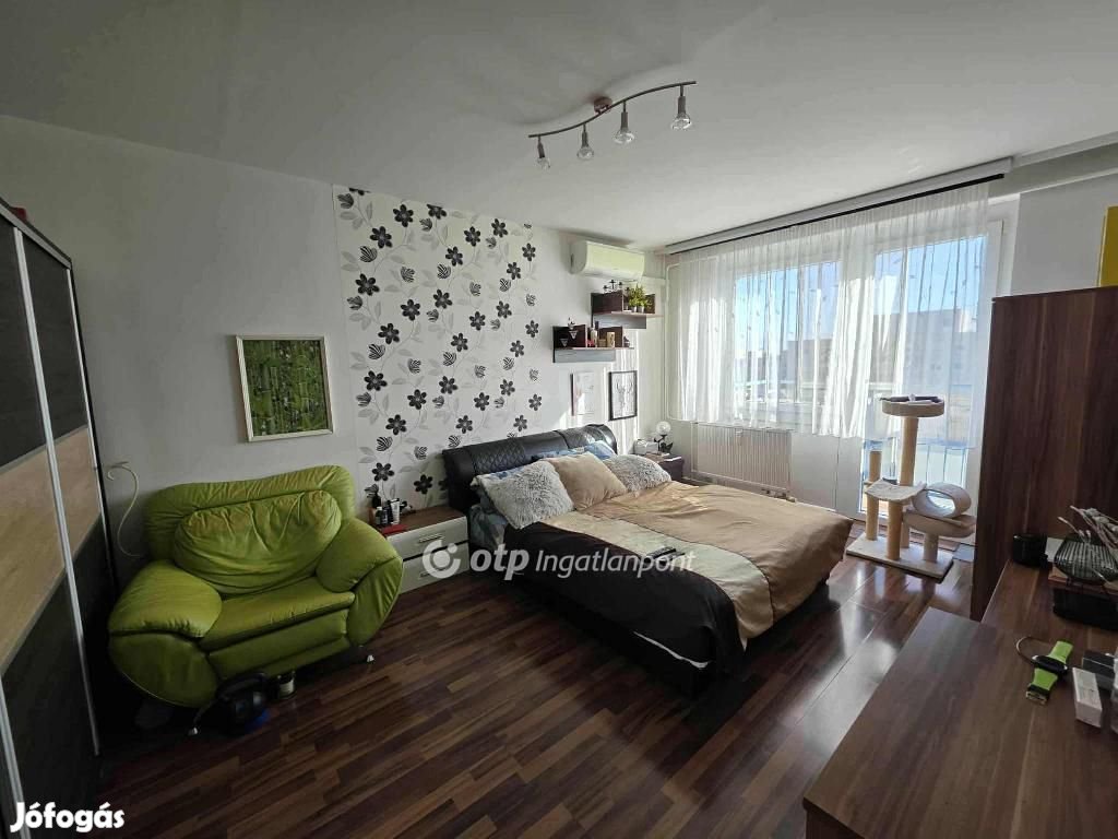 Eladó 44 nm-es lakás Debrecen